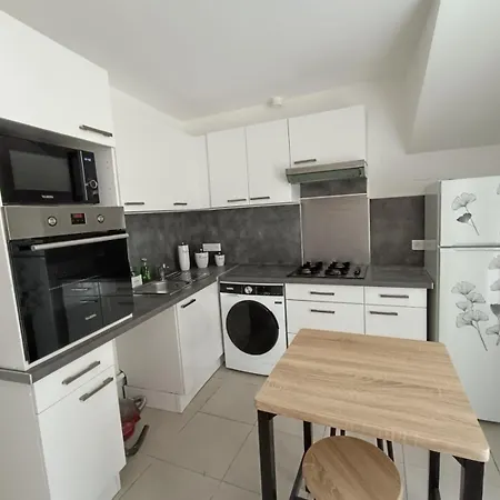 Апартаменты Cocon Lumineux Avec Cour Privee *